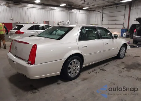 2011 Cadillac Dts Premium Collection z USA, uszkodzony, nr VIN 1G6KH5E69BU108644